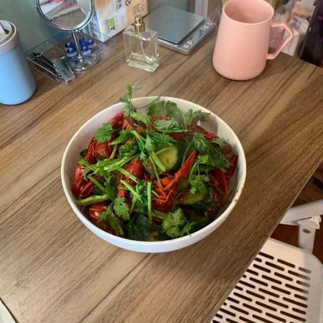 夜市上的麻辣小龙虾怎么做的,详细做法及步骤(图3) 夜市上的麻辣小龙虾怎么做的,详细做法及步骤