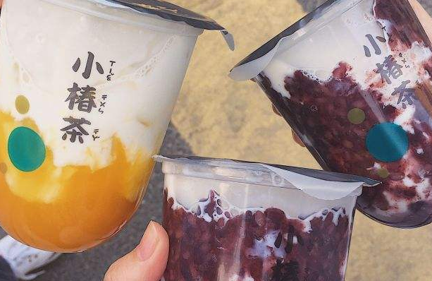 知名奶茶店再现卫生问题，材料过期生虫