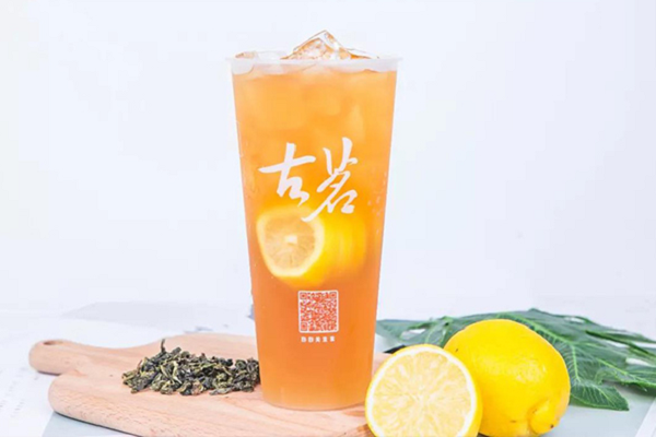 九零后女孩摆摊卖奶茶,成为新晋打卡店 九零后女孩摆摊卖奶茶,成为新晋打卡店