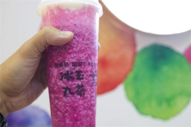 九零后女孩摆摊卖奶茶,成为新晋打卡店 九零后女孩摆摊卖奶茶,成为新晋打卡店
