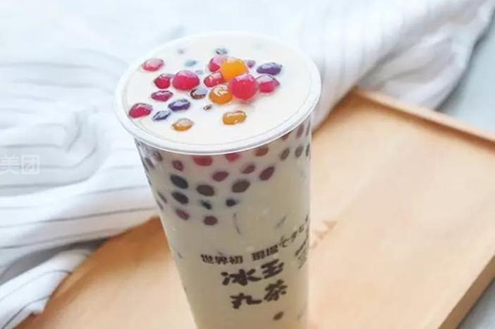 张馨予分享夏日奇葩奶茶,引来901万观众观看 张馨予分享夏日奇葩奶茶,引来901万观众观看